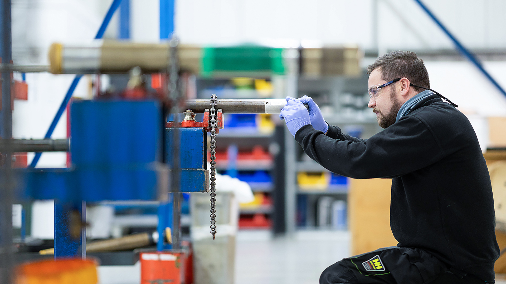 Man handling a welltec product